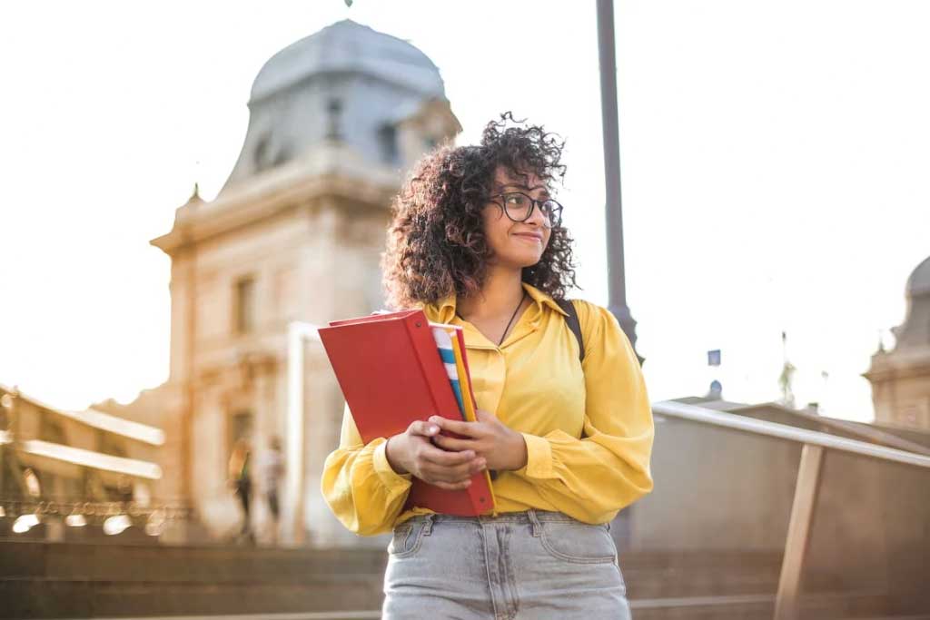 Why It's Worth Going Overseas To Study (Reasons And Precautions)