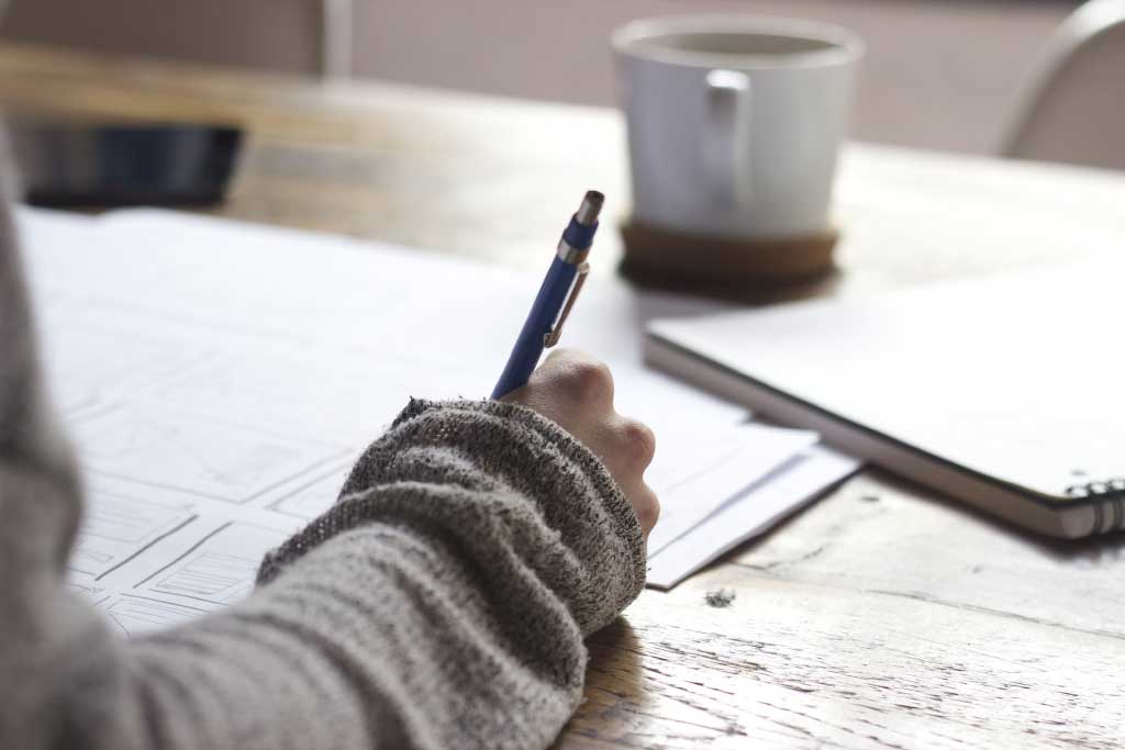 How To Use AI For Your College Essays